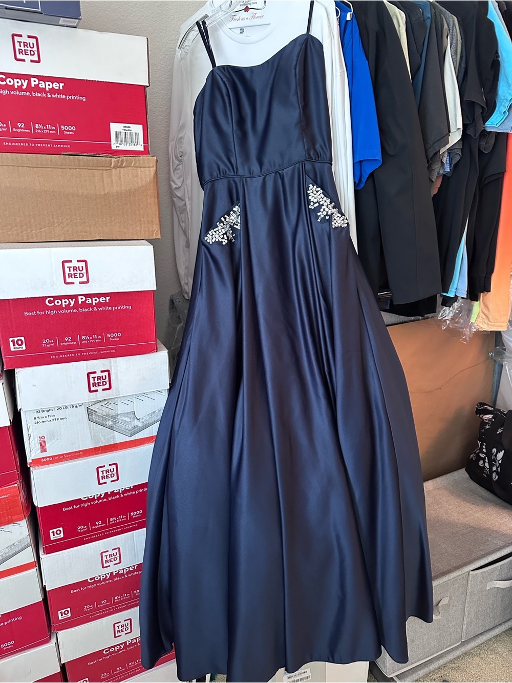 Elegant Navy Satin Strapless Evening Dress with Embellished Pockets